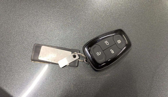 2022 Tata PUNCH ACCOMPLISHED AMT, Petrol, Automatic, 27,427 km, Key Close Up