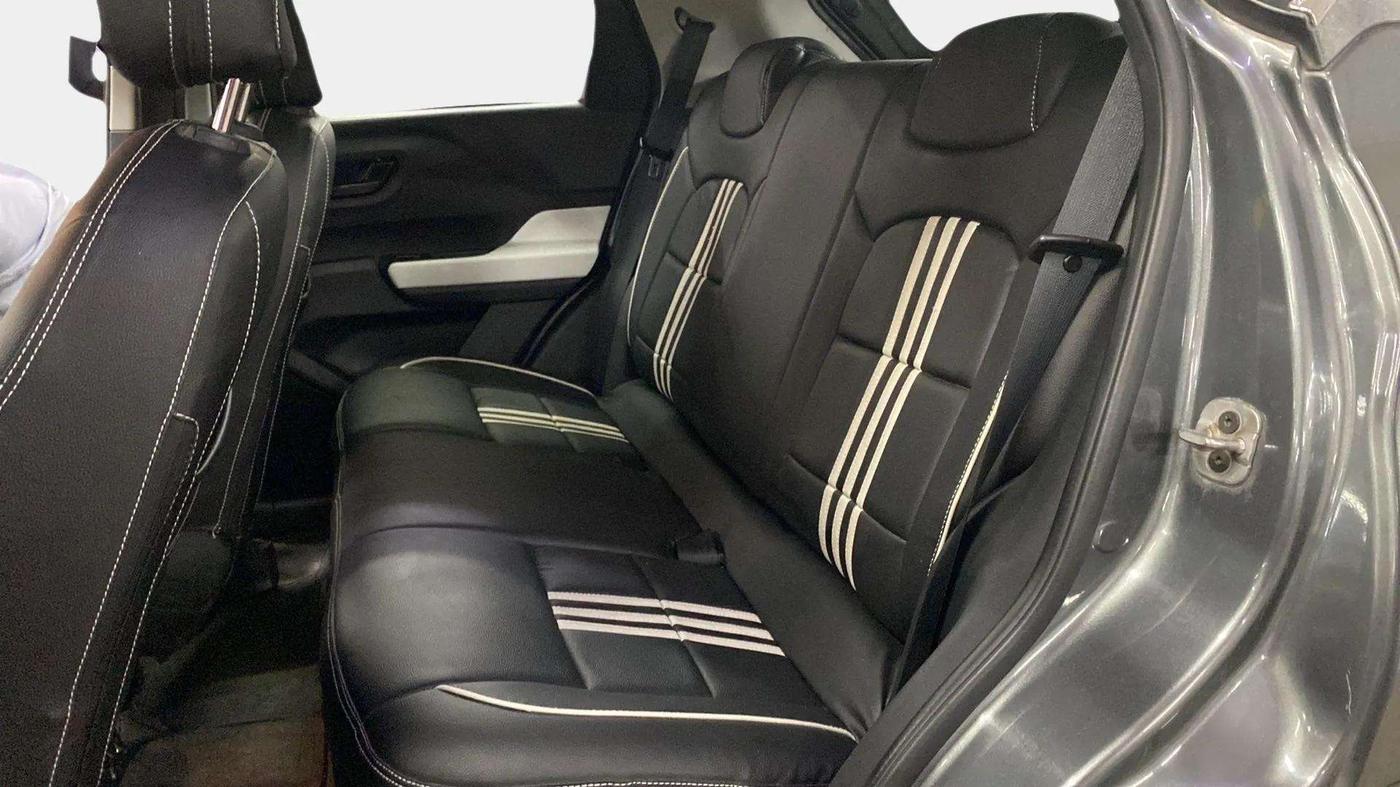 2022 Tata PUNCH ACCOMPLISHED AMT, Petrol, Automatic, 27,427 km, Right Side Rear Door Cabin