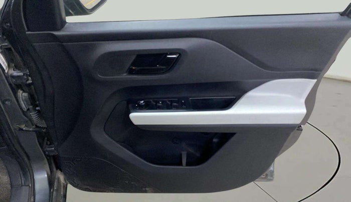 2022 Tata PUNCH ACCOMPLISHED AMT, Petrol, Automatic, 27,427 km, Driver Side Door Panels Control