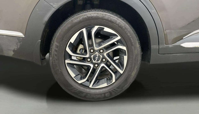2023 KIA CARENS LUXURY PLUS 1.5 TURBO PETROL DCT 7 STR, Petrol, Automatic, 56,891 km, Right Rear Wheel
