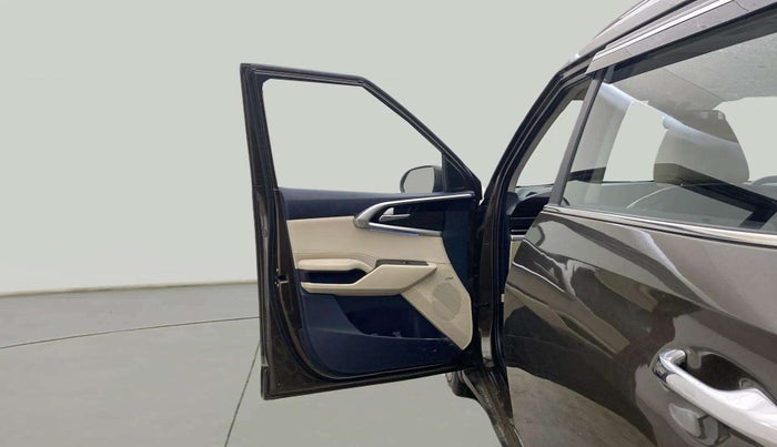 2023 KIA CARENS LUXURY PLUS 1.5 TURBO PETROL DCT 7 STR, Petrol, Automatic, 56,891 km, LHS Front Door