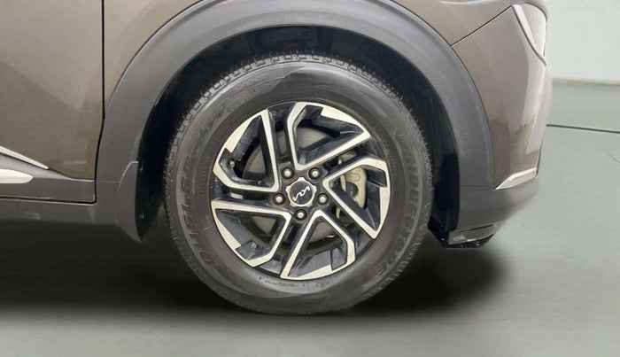 2023 KIA CARENS LUXURY PLUS 1.5 TURBO PETROL DCT 7 STR, Petrol, Automatic, 56,891 km, Right Front Wheel