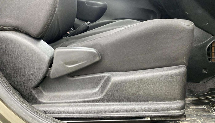2018 Renault Kwid RXT 1.0 AMT (O), Petrol, Automatic, 34,900 km, Driver Side Adjustment Panel