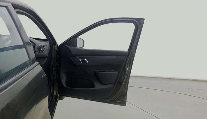 2018 Renault Kwid RXT 1.0 AMT (O), Petrol, Automatic, 34,900 km, RHS Front Door