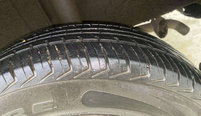 2018 Renault Kwid RXT 1.0 AMT (O), Petrol, Automatic, 34,900 km, Left Rear Tyre Tread
