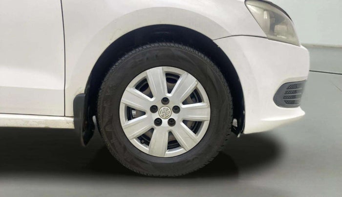 2012 Volkswagen Vento TRENDLINE 1.6, Petrol, Manual, 67,801 km, Right Front Wheel