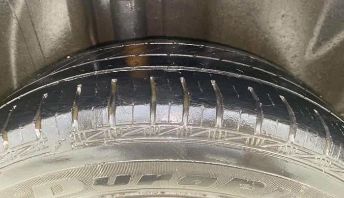 2012 Volkswagen Vento TRENDLINE 1.6, Petrol, Manual, 67,801 km, Right Rear Tyre Tread