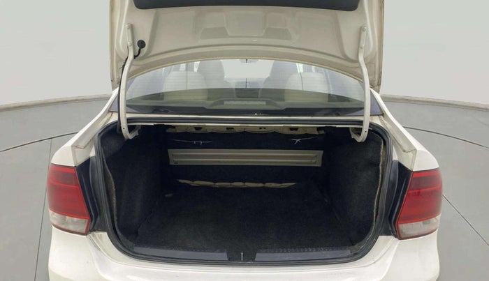 2012 Volkswagen Vento TRENDLINE 1.6, Petrol, Manual, 67,801 km, Boot Inside