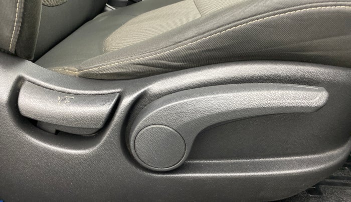 2017 Hyundai Creta 1.6 SX PLUS AUTO PETROL, Petrol, Automatic, 45,708 km, Driver Side Adjustment Panel
