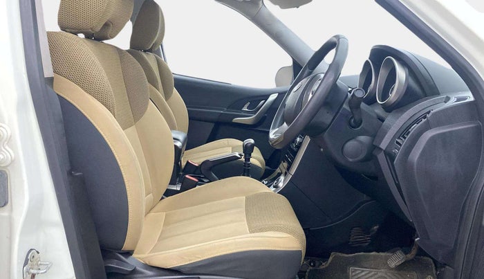 2019 Mahindra XUV500 W7, Diesel, Manual, 86,344 km, Right Side Front Door Cabin