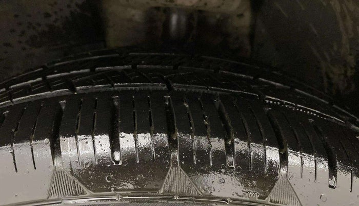 2019 Mahindra XUV500 W7, Diesel, Manual, 86,344 km, Left Front Tyre Tread