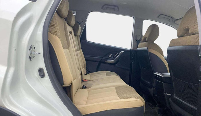 2019 Mahindra XUV500 W7, Diesel, Manual, 86,344 km, Right Side Rear Door Cabin