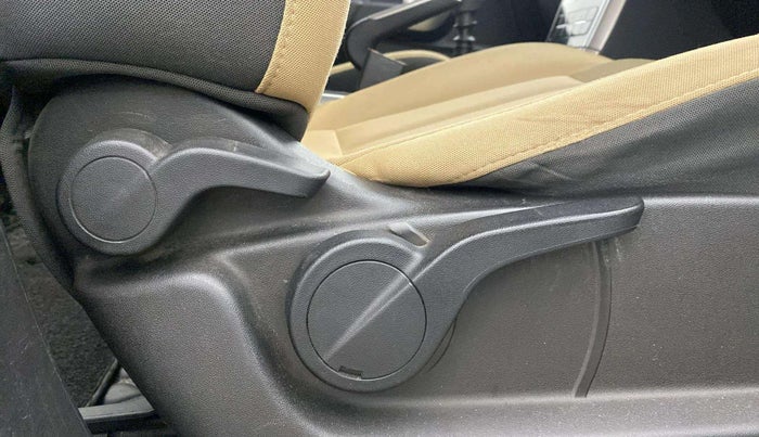 2019 Mahindra XUV500 W7, Diesel, Manual, 86,344 km, Driver Side Adjustment Panel