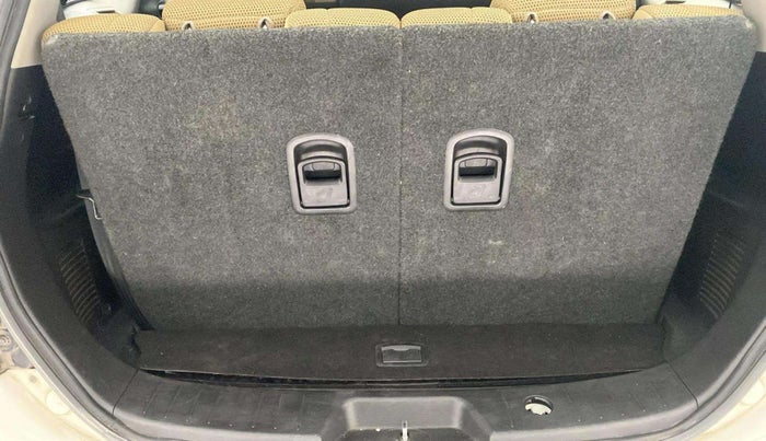 2019 Mahindra XUV500 W7, Diesel, Manual, 86,344 km, Boot Inside