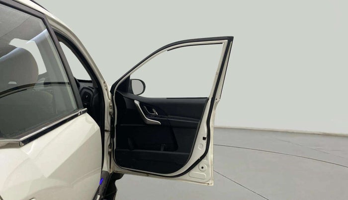 2019 Mahindra XUV500 W7, Diesel, Manual, 86,344 km, RHS Front Door
