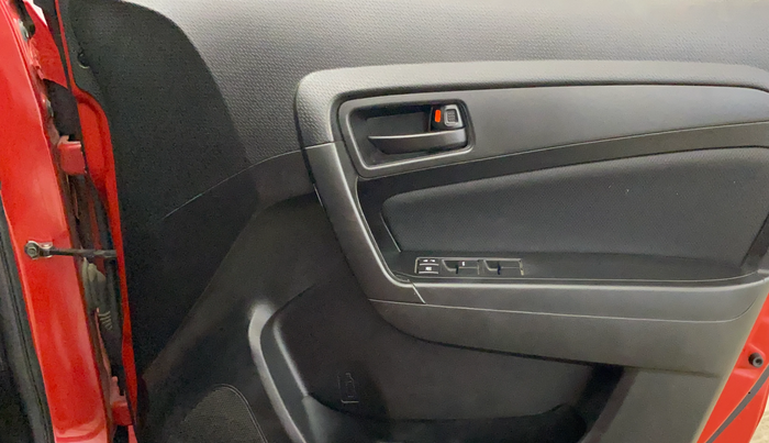 2022 Maruti Vitara Brezza VXI, Petrol, Manual, 30,051 km, Driver Side Door Panels Control