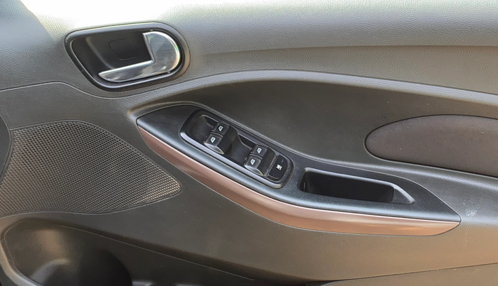 2018 Ford FREESTYLE TITANIUM 1.2 PETROL, Petrol, Manual, 59,316 km, Driver Side Door Panels Control