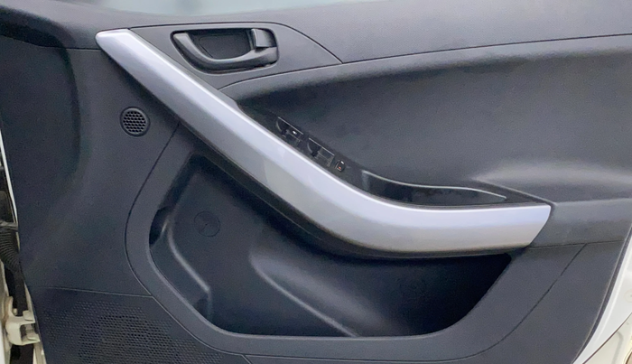 2020 Tata NEXON XMA PETROL, Petrol, Automatic, 34,903 km, Driver Side Door Panels Control