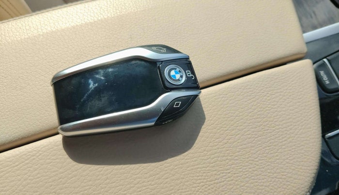 2020 BMW 5 Series 520D LUXURY LINE, Diesel, Automatic, 14,331 km, Key Close Up