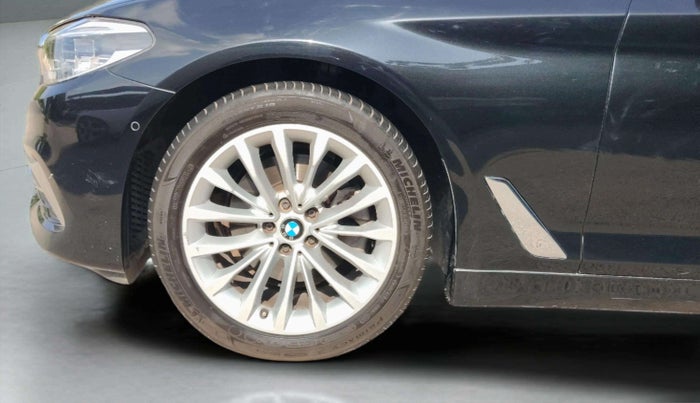 2020 BMW 5 Series 520D LUXURY LINE, Diesel, Automatic, 14,331 km, Right Front Wheel
