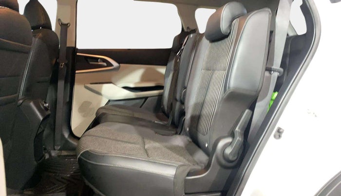 2023 KIA CARENS PRESTIGE PLUS 1.5 PETROL IMT 7 STR, Petrol, Manual, 7,113 km, Right Side Rear Door Cabin