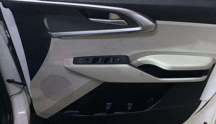 2023 KIA CARENS PRESTIGE PLUS 1.5 PETROL IMT 7 STR, Petrol, Manual, 7,113 km, Driver Side Door Panels Control