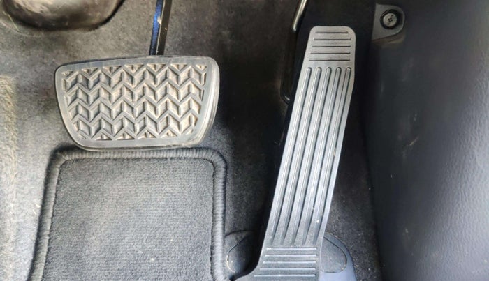 2024 Toyota Camry HYBRID, Hybrid, Automatic, 20,282 km, Pedals