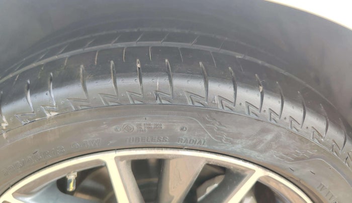 2024 Toyota Camry HYBRID, Hybrid, Automatic, 20,282 km, Right Front Tyre Tread