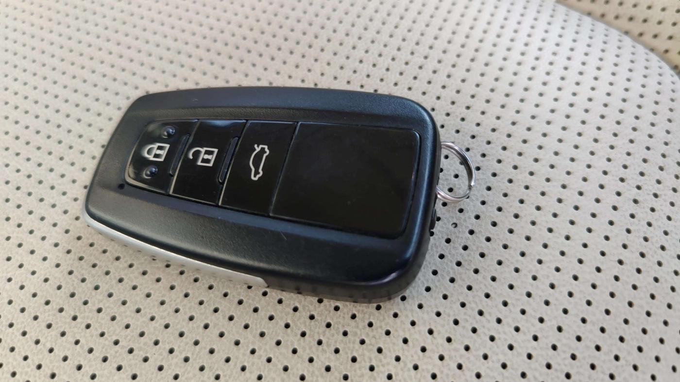 2024 Toyota Camry HYBRID, Hybrid, Automatic, 20,282 km, Key Close Up