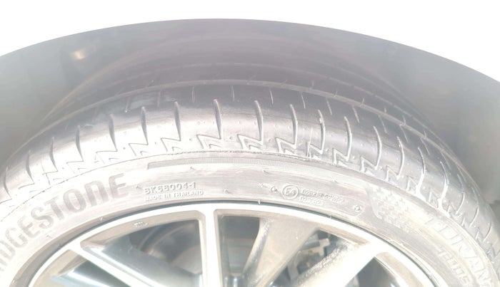2024 Toyota Camry HYBRID, Hybrid, Automatic, 20,282 km, Left Front Tyre Tread
