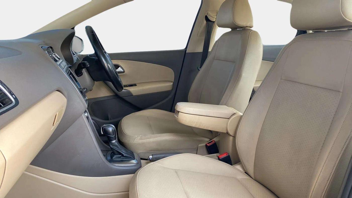 2016 Volkswagen Vento HIGHLINE PETROL AT, Petrol, Automatic, 97,478 km, Right Side Front Door Cabin