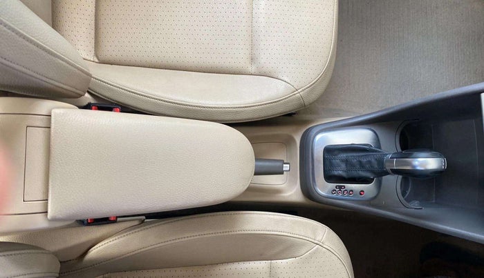 2016 Volkswagen Vento HIGHLINE PETROL AT, Petrol, Automatic, 97,438 km, Gear Lever