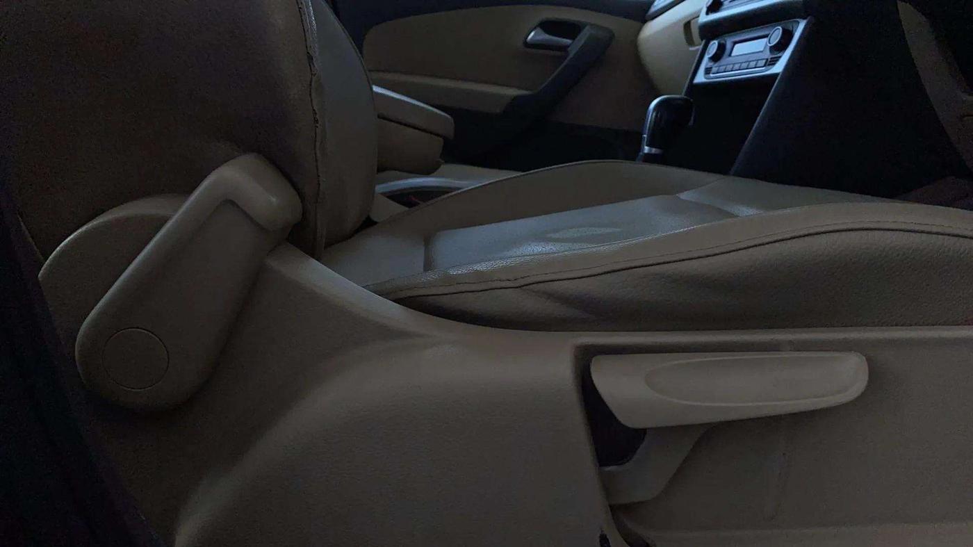 2016 Volkswagen Vento HIGHLINE PETROL AT, Petrol, Automatic, 97,478 km, Driver Side Adjustment Panel