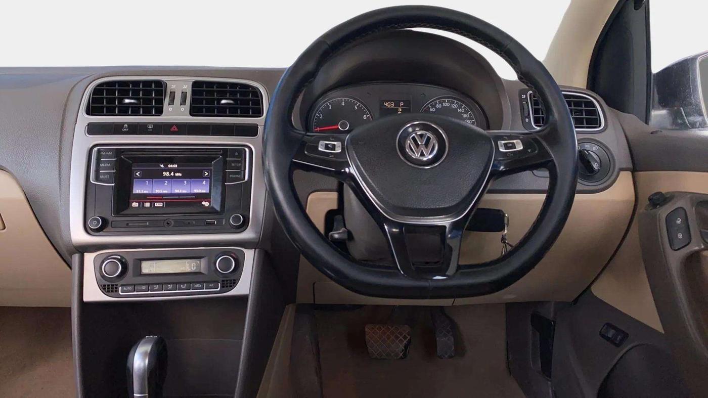 2016 Volkswagen Vento HIGHLINE PETROL AT, Petrol, Automatic, 97,478 km, Steering Wheel Close Up