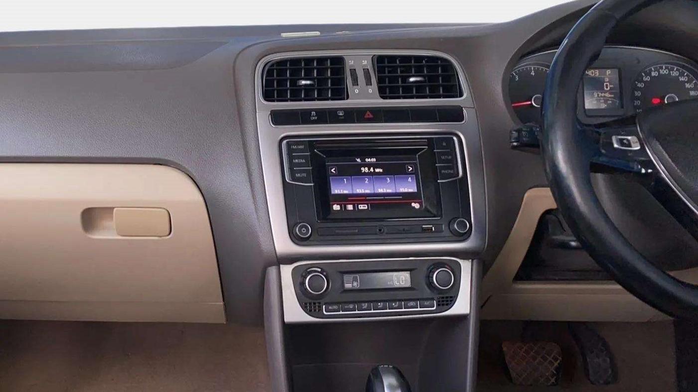 2016 Volkswagen Vento HIGHLINE PETROL AT, Petrol, Automatic, 97,478 km, Air Conditioner