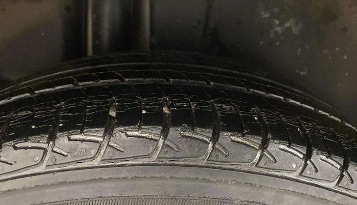 2018 Maruti Ciaz DELTA 1.4 MT PETROL, Petrol, Manual, 1,33,494 km, Right Rear Tyre Tread