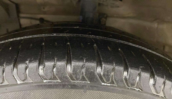 2018 Maruti Ciaz DELTA 1.4 MT PETROL, Petrol, Manual, 1,33,494 km, Left Front Tyre Tread