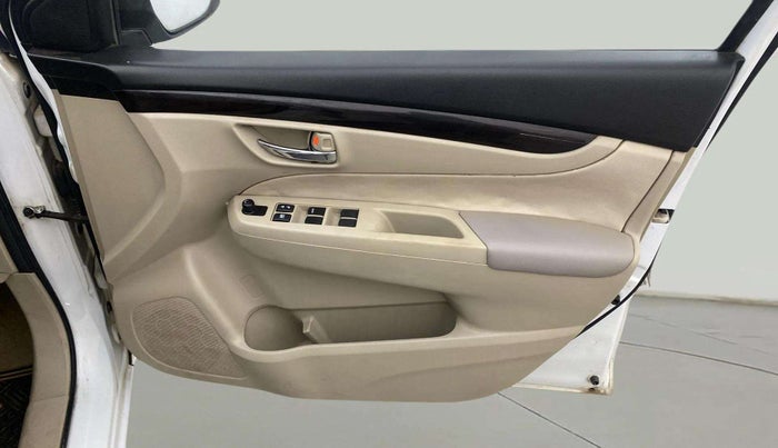2018 Maruti Ciaz DELTA 1.4 MT PETROL, Petrol, Manual, 1,33,494 km, Driver Side Door Panels Control
