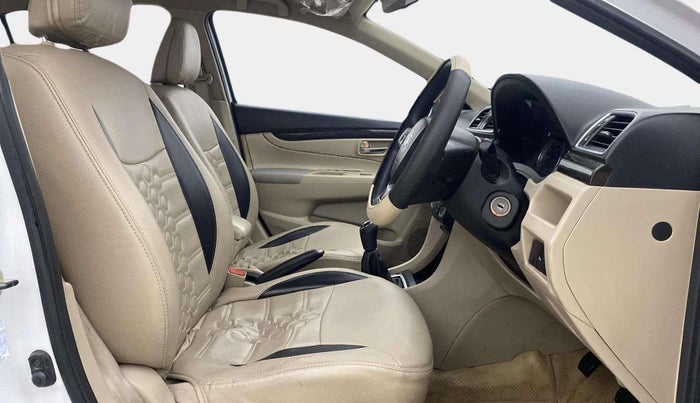 2018 Maruti Ciaz DELTA 1.4 MT PETROL, Petrol, Manual, 1,33,494 km, Right Side Front Door Cabin