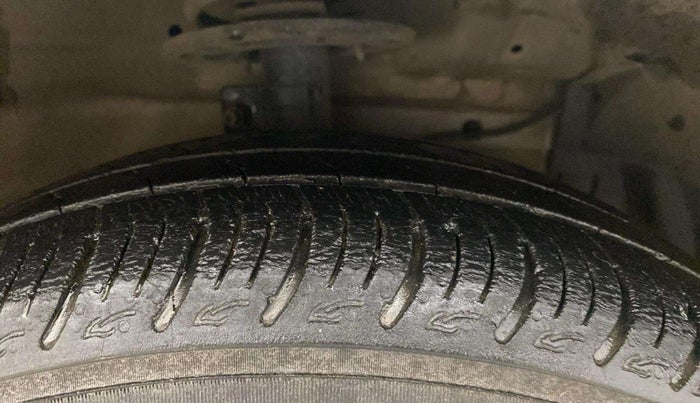 2018 Maruti Ciaz DELTA 1.4 MT PETROL, Petrol, Manual, 1,33,494 km, Right Front Tyre Tread