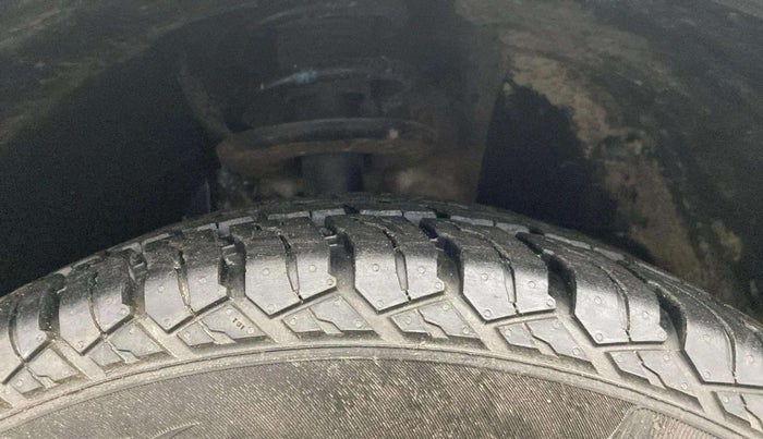 2020 Mahindra XUV500 W7, Diesel, Manual, 76,040 km, Right Front Tyre Tread