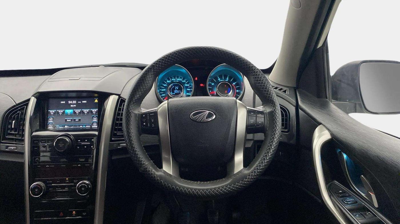 2020 Mahindra XUV500 W7, Diesel, Manual, 76,040 km, Steering Wheel Close Up