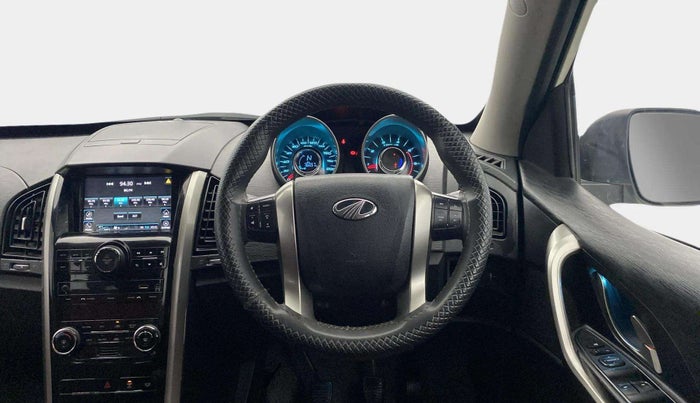 2020 Mahindra XUV500 W7, Diesel, Manual, 76,040 km, Steering Wheel Close Up