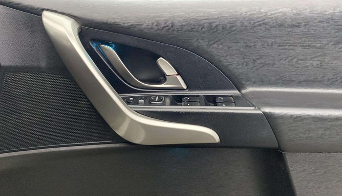 2020 Mahindra XUV500 W7, Diesel, Manual, 76,040 km, Driver Side Door Panels Control