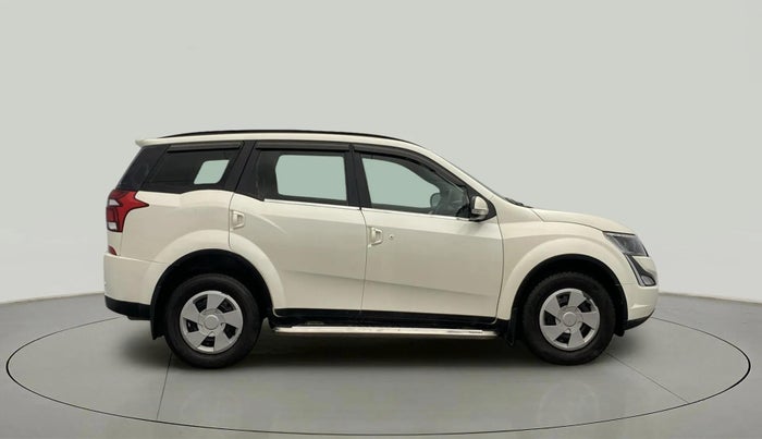 2020 Mahindra XUV500 W7, Diesel, Manual, 76,040 km, Right Side View
