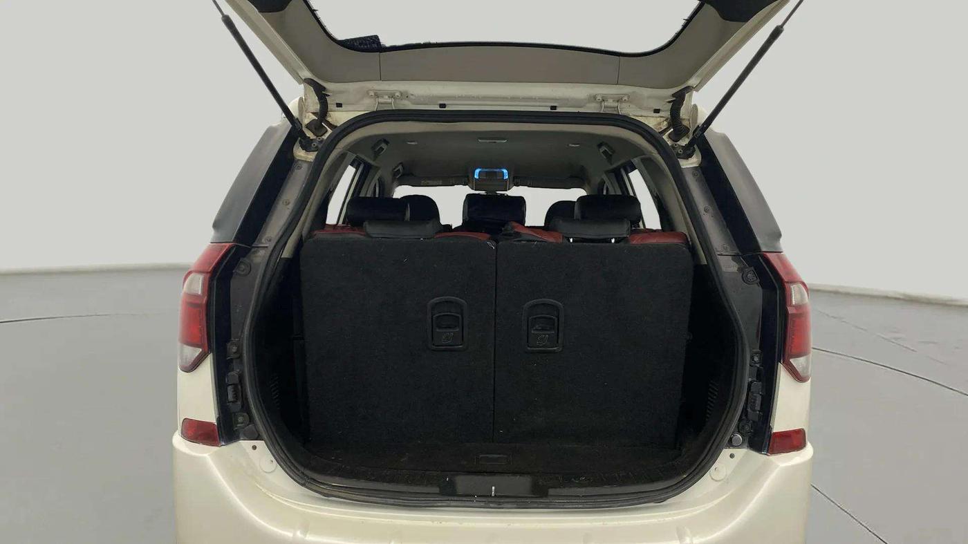 2020 Mahindra XUV500 W7, Diesel, Manual, 76,040 km, Boot Open Zoomed View