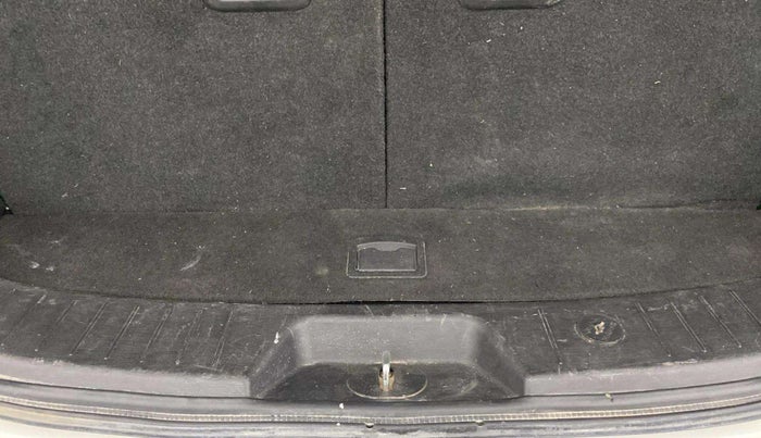 2020 Mahindra XUV500 W7, Diesel, Manual, 76,040 km, Boot Inside