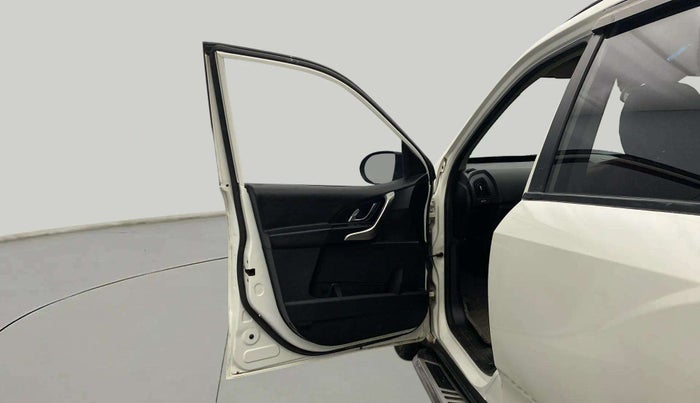 2020 Mahindra XUV500 W7, Diesel, Manual, 76,040 km, LHS Front Door
