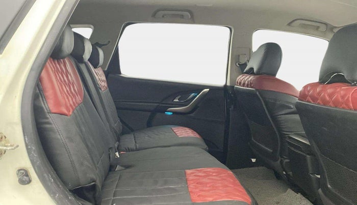 2020 Mahindra XUV500 W7, Diesel, Manual, 76,040 km, Right Side Rear Door Cabin