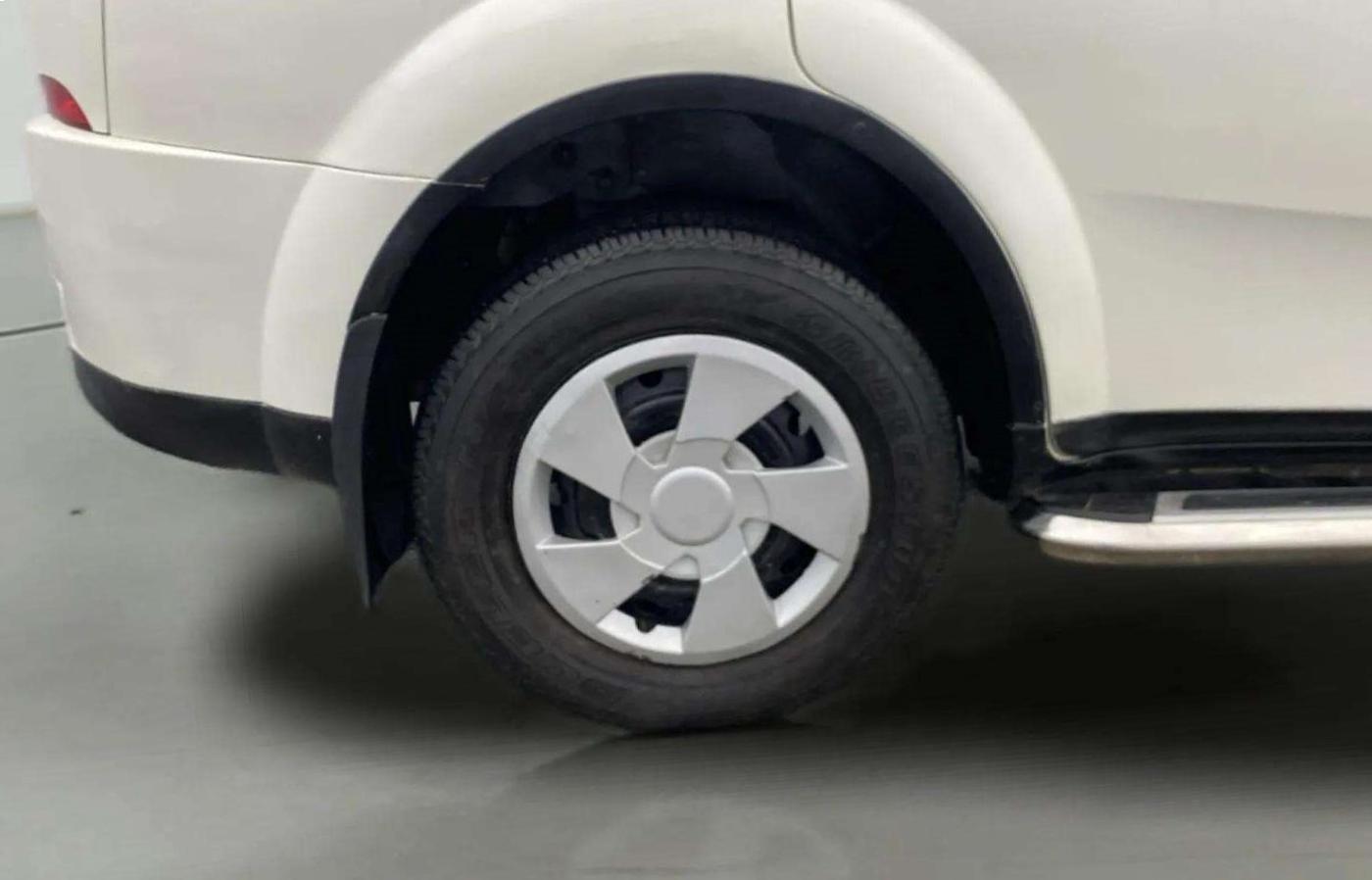 2020 Mahindra XUV500 W7, Diesel, Manual, 76,040 km, Right Rear Wheel